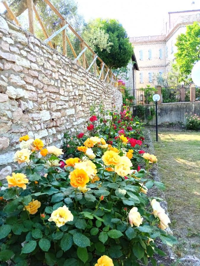 Residenza Messer Pajola Ассизи Экстерьер фото